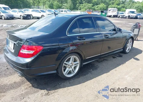 2013 Mercedes-Benz C 300 из США, поврежденный, VIN WDDGF8AB9DR275448